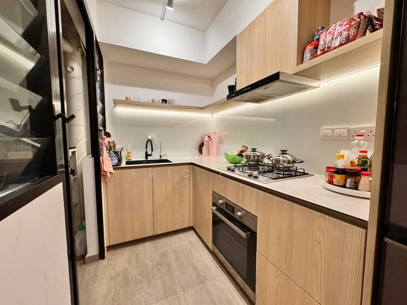 547B Bedok North Avenue 1 HDB Flat For Sale at S$ 655,000 | PropertyGuru Singapore - Kitchen