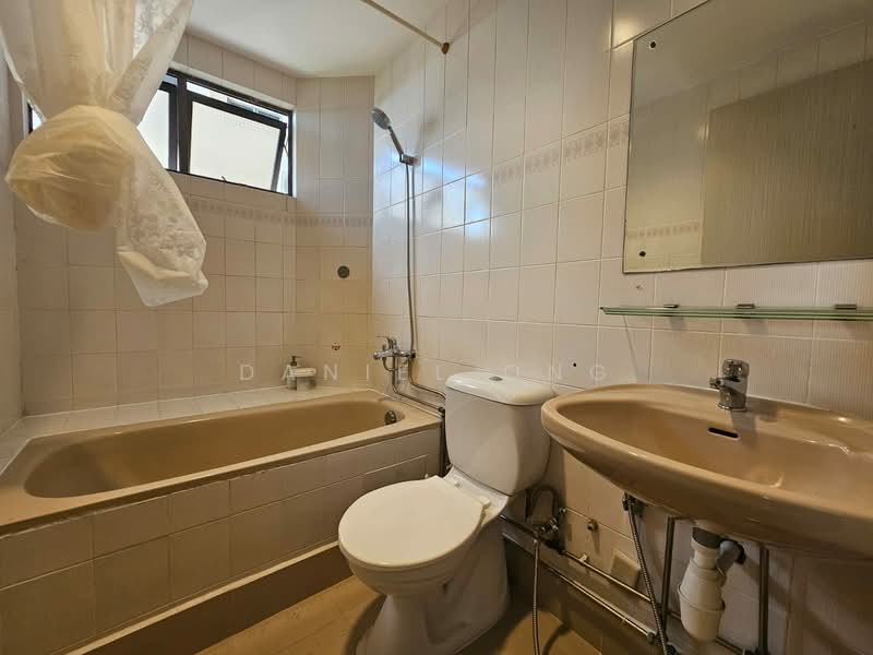 Bayshore Park Condominium For Sale at S$ 1,300,000 | PropertyGuru Singapore - Bathroom