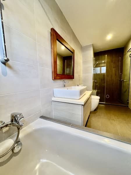 Bukit Regency, 11 Upper Bukit Timah View, 4 Bedrooms, 1,647 sqft, Condominium For Rent, by Ian Yijie Teo, 500093563 - Master Bathroom - PropertyGuru.com.sg