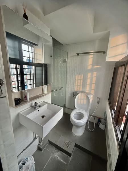 People's Park Complex, 1 Park Road, Room Rental, 150 sqft, Apartment For Rent, by Joelle Ng, 500093565 - Bathroom - PropertyGuru.com.sg