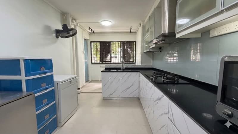 434 Ang Mo Kio Avenue 10 HDB Flat For Sale at S$ 400,000 | PropertyGuru Singapore - Kitchen