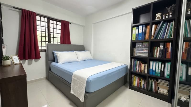 434 Ang Mo Kio Avenue 10 HDB Flat For Sale at S$ 400,000 | PropertyGuru Singapore - Bedroom