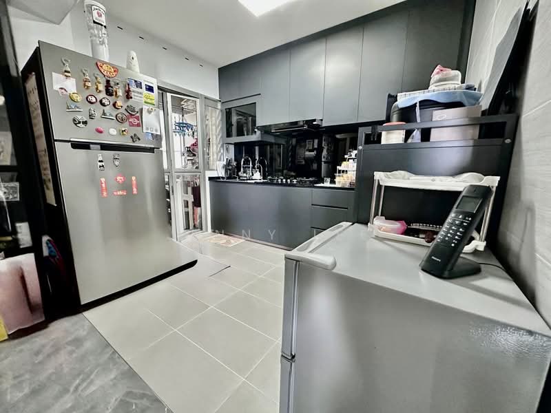 421B Northshore Drive HDB Flat For Sale at S$ 1,000,000 | PropertyGuru Singapore - Kitchen