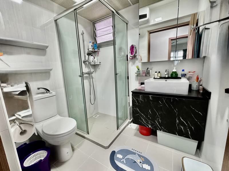 421B Northshore Drive HDB Flat For Sale at S$ 1,000,000 | PropertyGuru Singapore - Bathroom