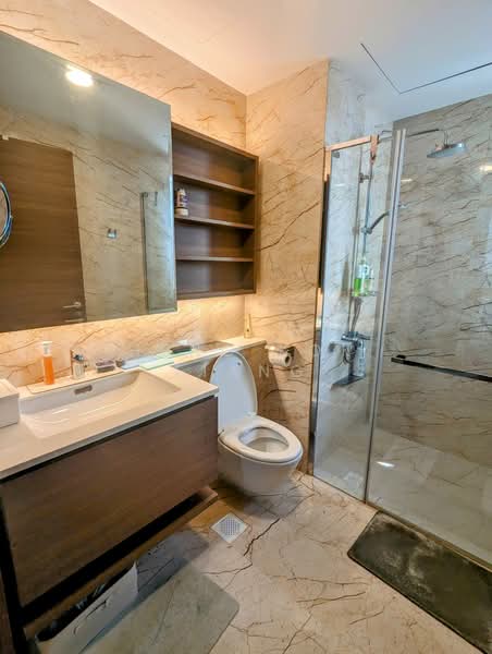 Queens Peak Condominium For Sale at S$ 1,728,000 | PropertyGuru Singapore - Common Bathroom
