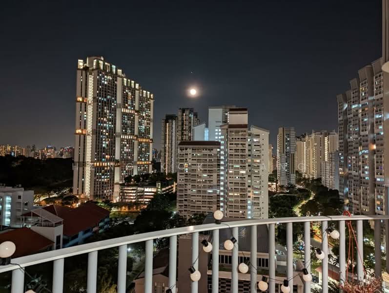Queens Peak Condominium For Sale at S$ 1,728,000 | PropertyGuru Singapore - Night view