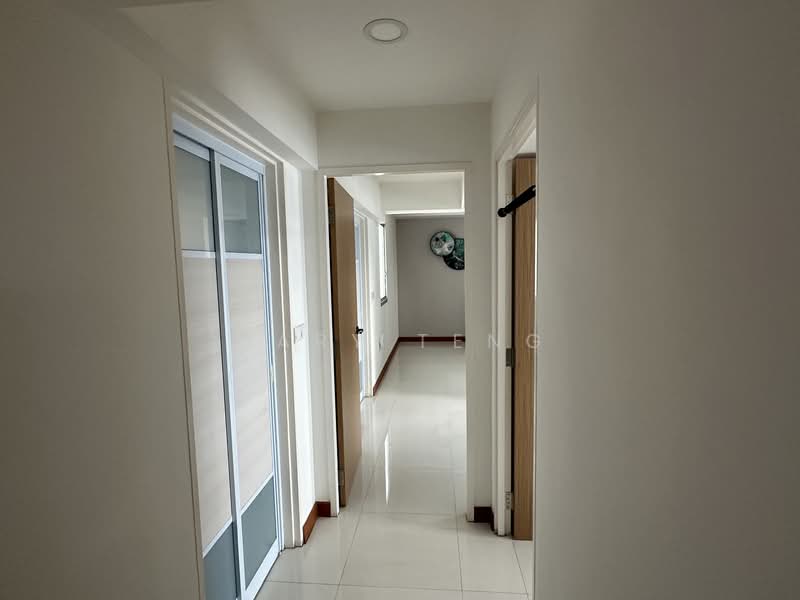 10B Bendemeer Road HDB Flat For Sale at S$ 1,190,000 | PropertyGuru Singapore - Corridor