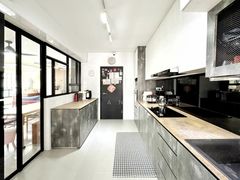 816B Keat Hong Link HDB Flat For Sale at S$ 799,000 | PropertyGuru Singapore - Kitchen