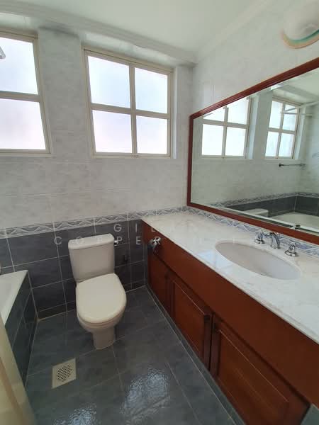 Woodgrove Estate, 18 Woodgrove Avenue, 6 Bedrooms, 6,674 sqft, Detached House For Rent, by Gilad Coppersmith, 500093606 - Bathroom - PropertyGuru.com.sg