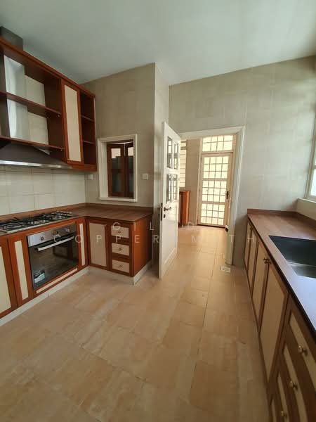 Woodgrove Estate, 18 Woodgrove Avenue, 6 Bedrooms, 6,674 sqft, Detached House For Rent, by Gilad Coppersmith, 500093606 - Kitchen - PropertyGuru.com.sg
