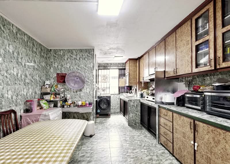 235 Bukit Panjang Ring Road HDB Flat For Sale at S$ 500,000 | PropertyGuru Singapore - Kitchen