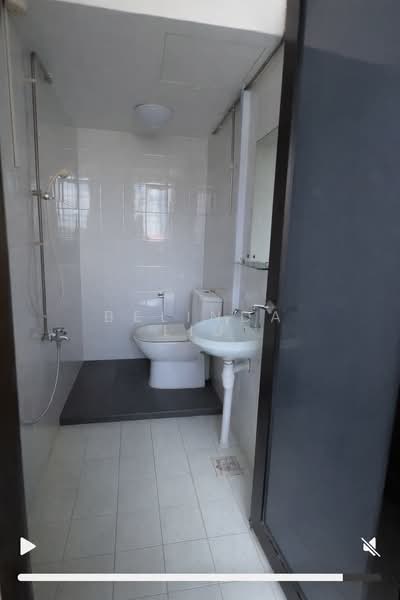 People's Park Centre, 101 Upper Cross Street, Room Rental, 100 sqft, Apartment For Rent, by Belinda Liu, 500093612 - Bathroom - PropertyGuru.com.sg