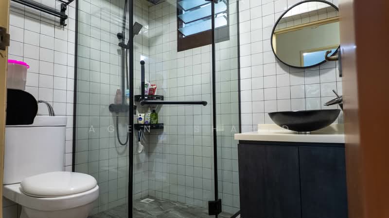997A Buangkok Crescent HDB Flat For Sale at S$ 650,000 | PropertyGuru Singapore - Bathroom