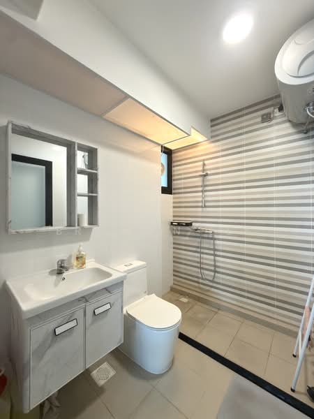 413C Northshore Drive HDB Flat For Sale at S$ 800,000 | PropertyGuru Singapore - Bathroom