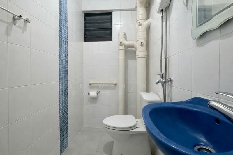 501 Bukit Batok Street 52 HDB Flat For Sale at S$ 399,000 | PropertyGuru Singapore - Bathroom