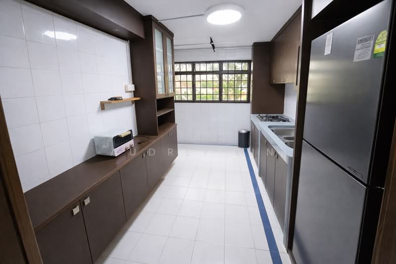 2 Queen's Road HDB Flat For Sale at S$ 698,000 | PropertyGuru Singapore - Kitchen