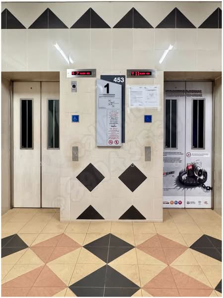 453 Sin Ming Avenue HDB Flat For Sale at S$ 950,000 | PropertyGuru Singapore - Lift Corridor