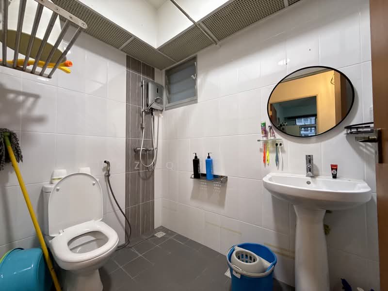 671A Yishun Avenue 4 HDB Flat For Sale at S$ 500,000 | PropertyGuru Singapore - Bathroom