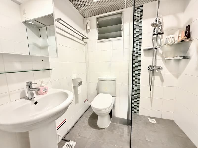 613A Punggol Drive HDB Flat For Sale at S$ 750,000 | PropertyGuru Singapore - Bathroom