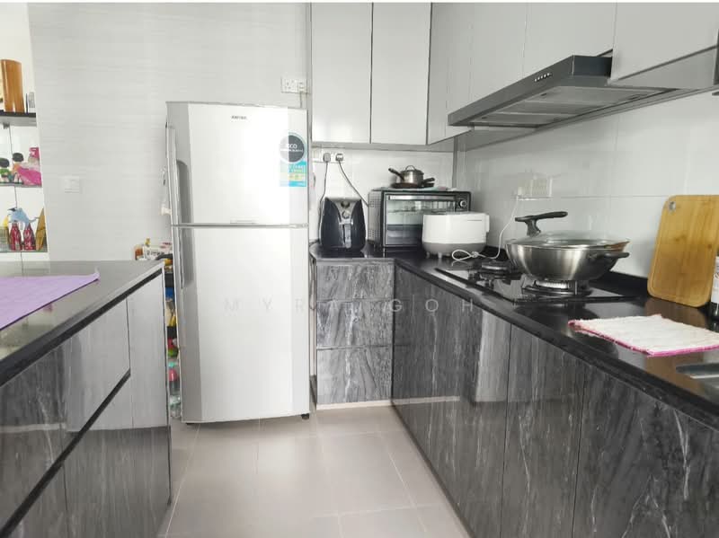 421B Northshore Drive HDB Flat For Sale at S$ 1,000,000 | PropertyGuru Singapore - Kitchen