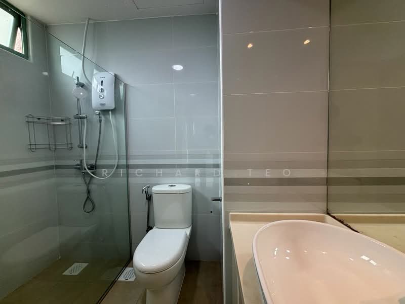 Hillview Park, 19A Hillview Avenue, 2 Bedrooms, 786 sqft, Condominium For Rent, by Richard Teo, 500093675 - Master Bathroom - PropertyGuru.com.sg