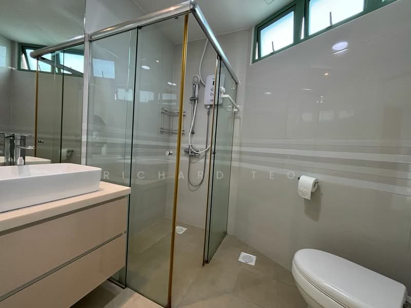 Hillview Park, 19A Hillview Avenue, 2 Bedrooms, 786 sqft, Condominium For Rent, by Richard Teo, 500093675 - Common Bathroom - PropertyGuru.com.sg