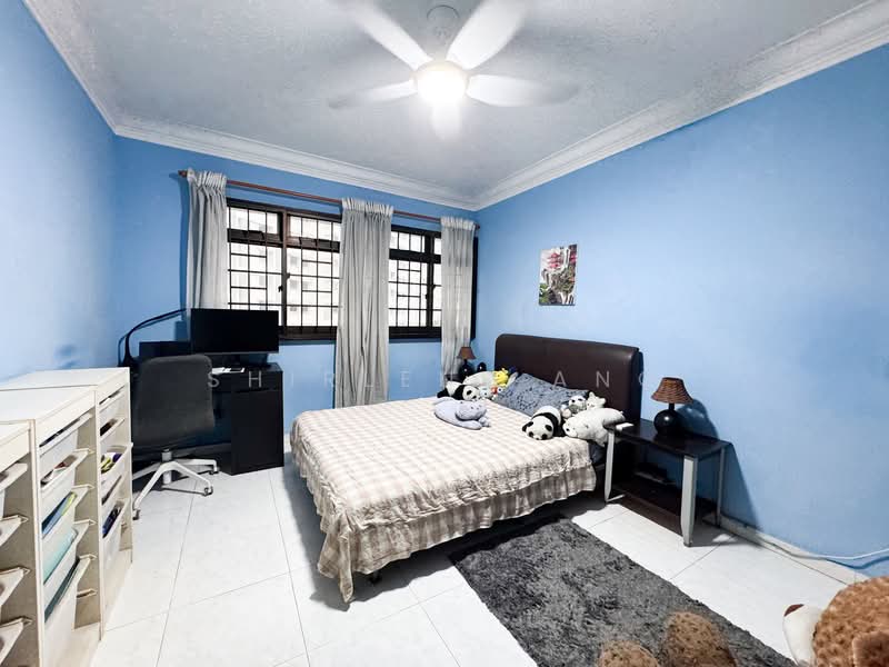 658B Jurong West Street 65 HDB Flat For Sale at S$ 600,000 | PropertyGuru Singapore - Bedroom