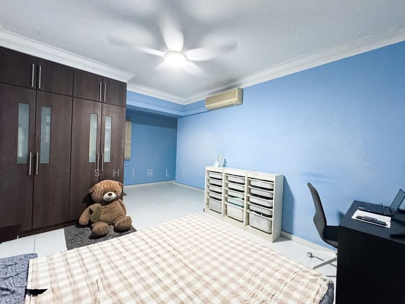 658B Jurong West Street 65 HDB Flat For Sale at S$ 600,000 | PropertyGuru Singapore - Bedroom