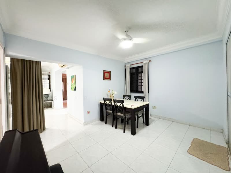 658B Jurong West Street 65 HDB Flat For Sale at S$ 600,000 | PropertyGuru Singapore - Dining Room