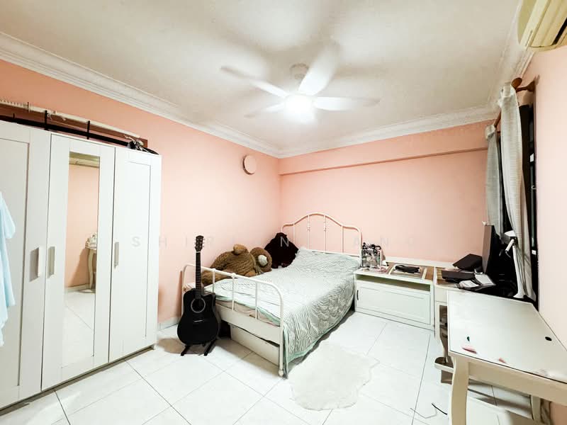 658B Jurong West Street 65 HDB Flat For Sale at S$ 600,000 | PropertyGuru Singapore - Bedroom