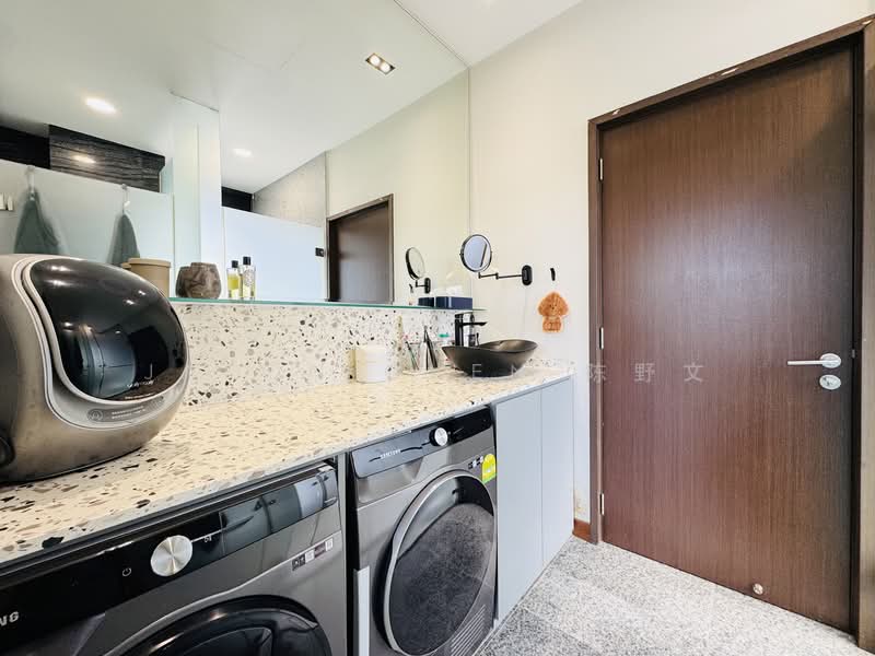 Hillsta Condominium For Sale at S$ 1,000,000 | PropertyGuru Singapore - Bathroom