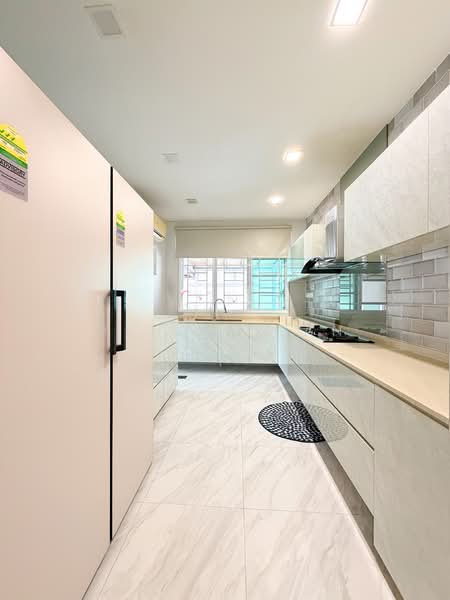 Beechwood Terrace Corner Terrace For Sale at S$ 3,500,000 | PropertyGuru Singapore - Kitchen