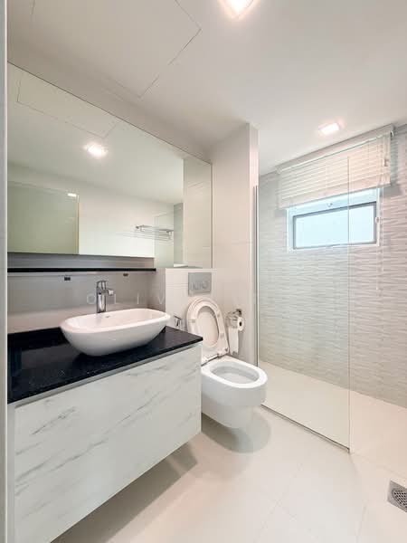 Beechwood Terrace Corner Terrace For Sale at S$ 3,500,000 | PropertyGuru Singapore - Bathroom