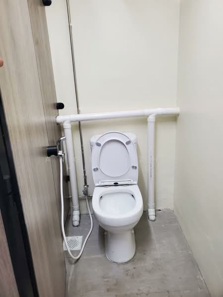 Jalan Buroh Area Dormitory for Rent, , 800 sqft, Dormitory For Rent, by Angela Zhu Huiting, 500093707 - Bathroom - CommercialGuru.com.sg