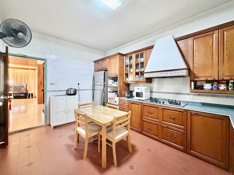 Gerald Park Semi-Detached House For Sale at S$ 6,180,000 | PropertyGuru Singapore - Kitchen