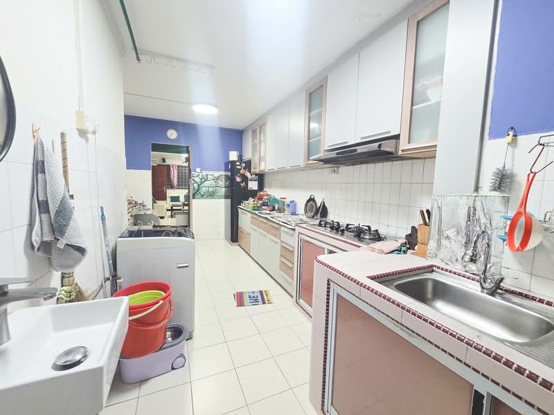 106 Teck Whye Lane HDB Flat For Sale at S$ 450,000 | PropertyGuru Singapore - Kitchen