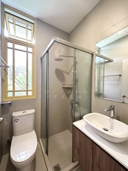 Orange Regency, 101 Fernhill Road, 4 Bedrooms, 2,433 sqft, Apartment For Rent, by Gilad Coppersmith, 500093737 - Bathroom - PropertyGuru.com.sg