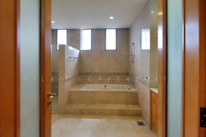 Villas Holland, 4 Bukit Sedap Road, 6 Bedrooms, 12,486 sqft, Detached House For Rent, by Gilad Coppersmith, 500093739 - Bathroom - PropertyGuru.com.sg