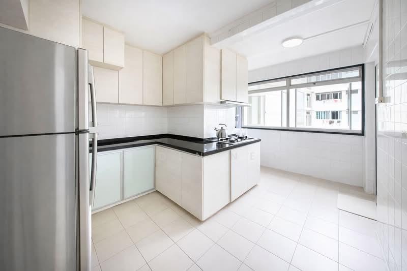 117 Pasir Ris Street 11 HDB Flat For Sale at S$ 720,000 | PropertyGuru Singapore - Kitchen