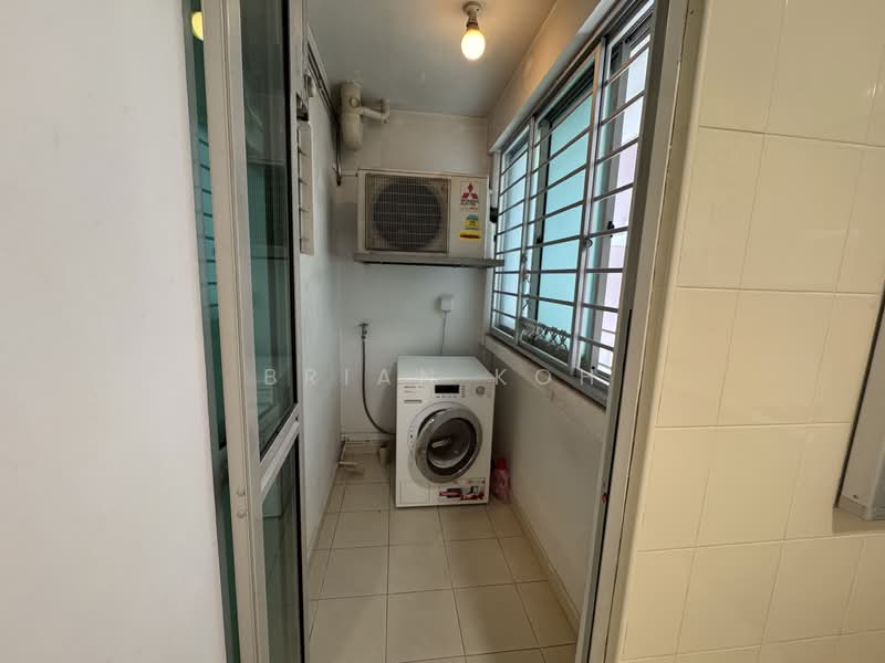 272D Sengkang Central, 272D Sengkang Central, 3 Bedrooms, 969 sqft, HDB Flat For Rent, by Brian Koh, 500093752 - Service yard - PropertyGuru.com.sg