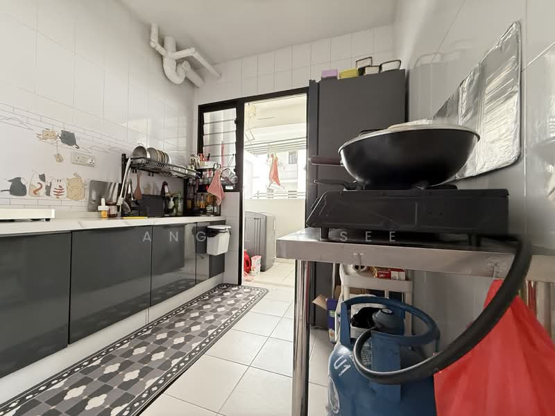 166B Teck Whye Crescent HDB Flat For Sale at S$ 518,888 | PropertyGuru Singapore - Kitchen