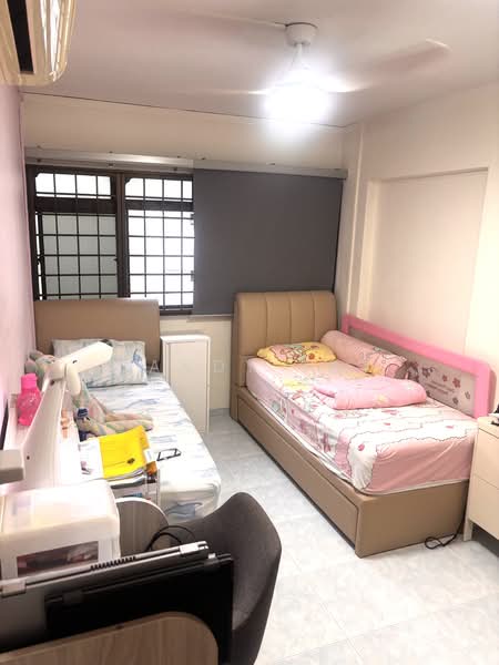 625 Jurong West Street 61 HDB Flat For Sale at S$ 588,000 | PropertyGuru Singapore - Bedroom