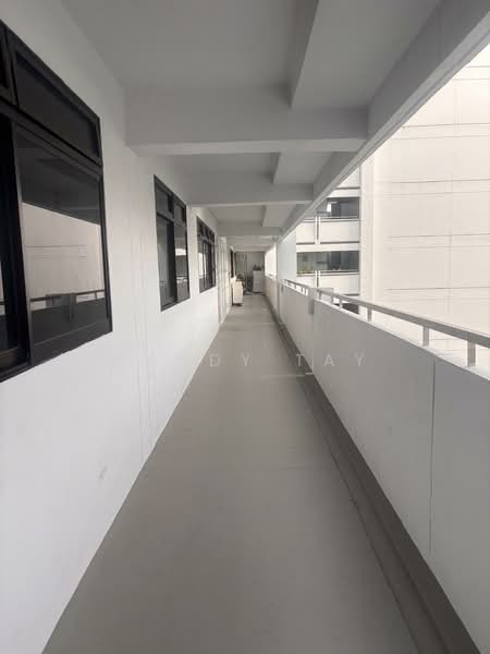 625 Jurong West Street 61 HDB Flat For Sale at S$ 588,000 | PropertyGuru Singapore - Corridor