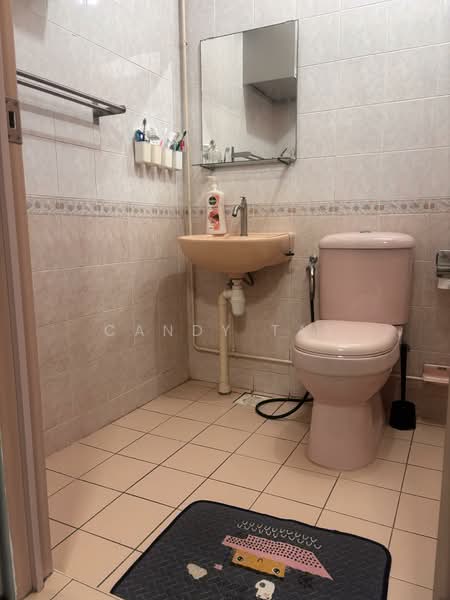 625 Jurong West Street 61 HDB Flat For Sale at S$ 588,000 | PropertyGuru Singapore - Bathroom
