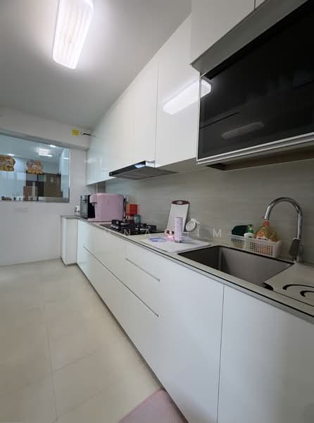415D Northshore Drive HDB Flat For Sale at S$ 768,000 | PropertyGuru Singapore - Kitchen