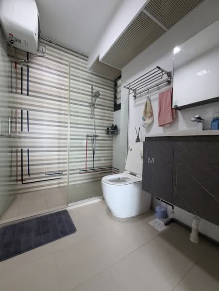 415D Northshore Drive HDB Flat For Sale at S$ 768,000 | PropertyGuru Singapore - Bathroom