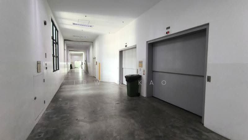 Citilink Warehouse Complex, 102E Pasir Panjang Road, Buona Vista / West Coast / Clementi New Town, 1,195 sqft, Light Industrial (B1) For Rent, by Irwin Kao, 500093784 - Corridor - CommercialGuru.com.sg