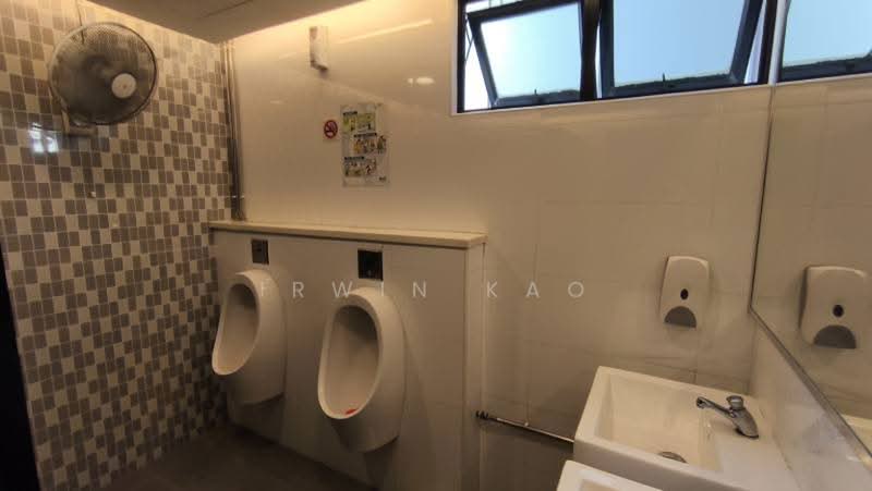 Citilink Warehouse Complex, 102E Pasir Panjang Road, Buona Vista / West Coast / Clementi New Town, 1,195 sqft, Light Industrial (B1) For Rent, by Irwin Kao, 500093784 - Bathroom - CommercialGuru.com.sg