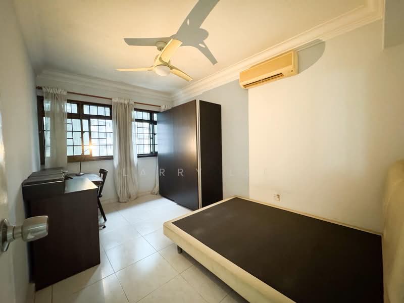 658B Jurong West Street 65 HDB Flat For Sale at S$ 630,000 | PropertyGuru Singapore - Bedroom