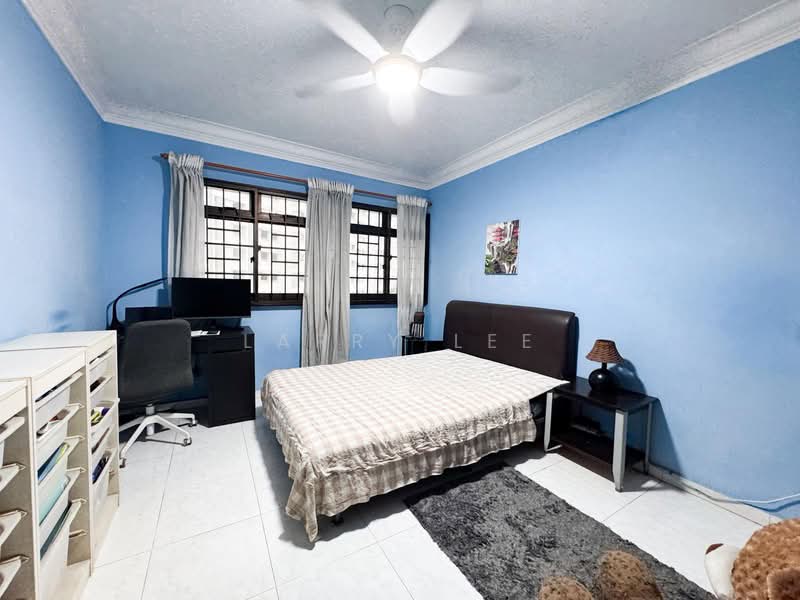 658B Jurong West Street 65 HDB Flat For Sale at S$ 630,000 | PropertyGuru Singapore - Bedroom